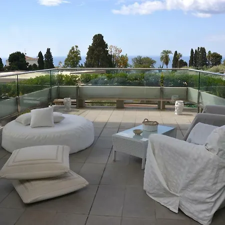 Couette-café Maison Blanche 4*