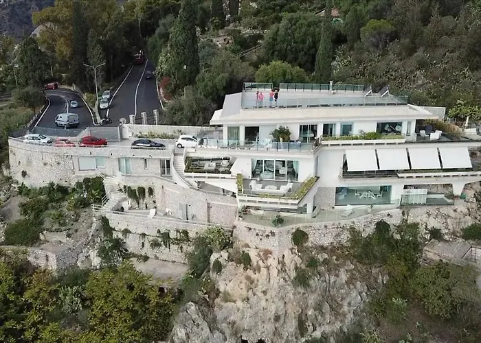 Bed & Breakfast Maison Blanche 4*