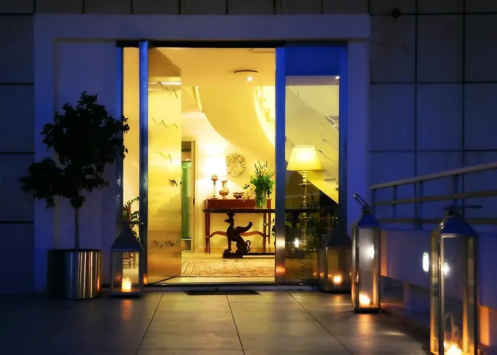 Maison Blanche فندق مبيت وإفطار تاورمينا