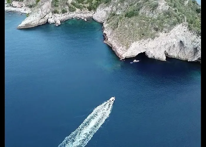 فندق مبيت وإفطار Maison Blanche تاورمينا