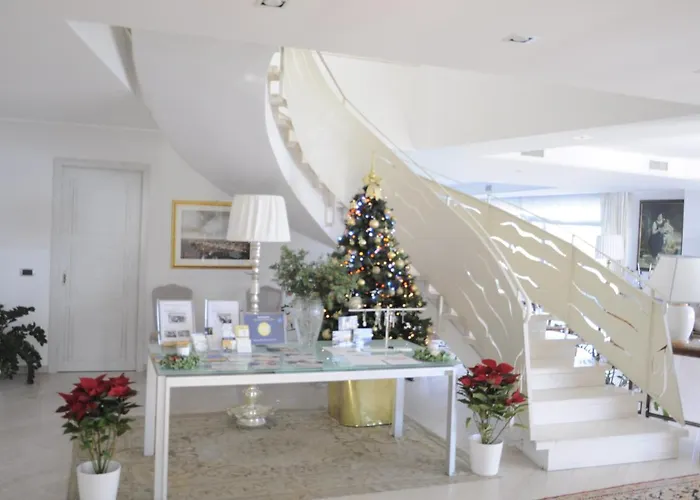 Maison Blanche تاورمينا