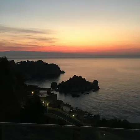 Maison Blanche Nocleg ze śniadaniem 4*